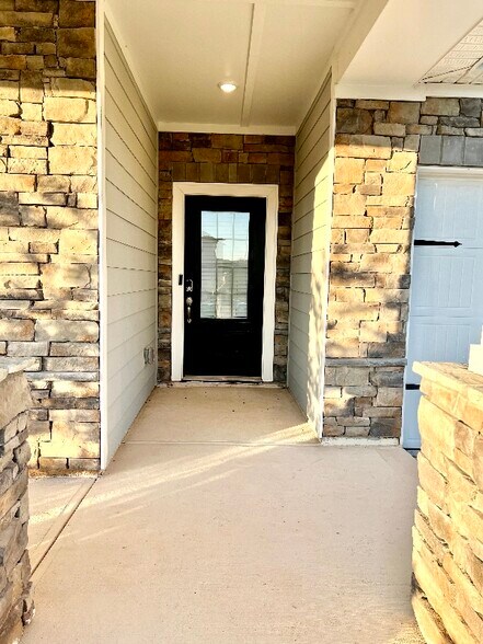 Building Photo - 4829 Dufour Dr