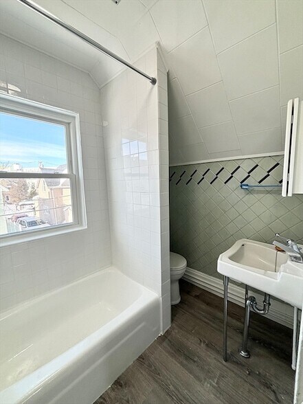 Building Photo - 3 Hadley Ct