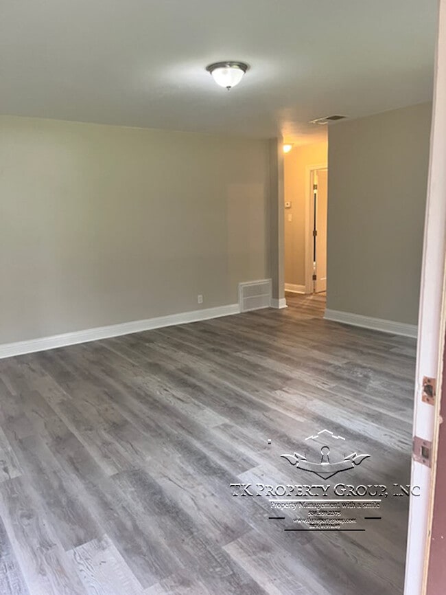 Building Photo - 10728 Cedar Ave