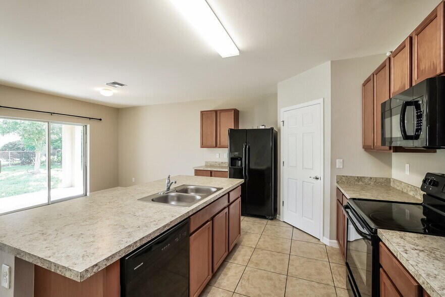 Building Photo - 21 SE 20th Pl