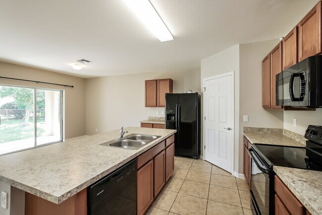 Building Photo - 21 SE 20th Pl