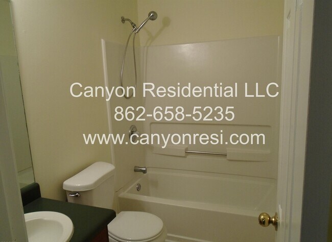 Building Photo - 125 Bay Ct Dr