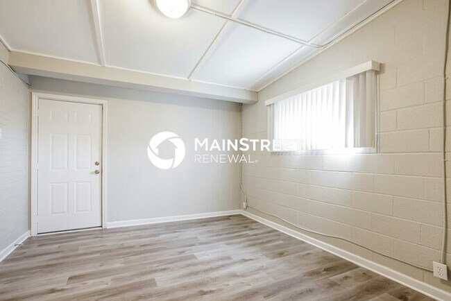 Building Photo - 6910 Woodhurst Dr