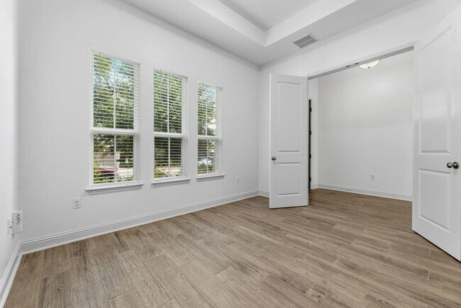 Building Photo - 5209 Mandevilla Dr