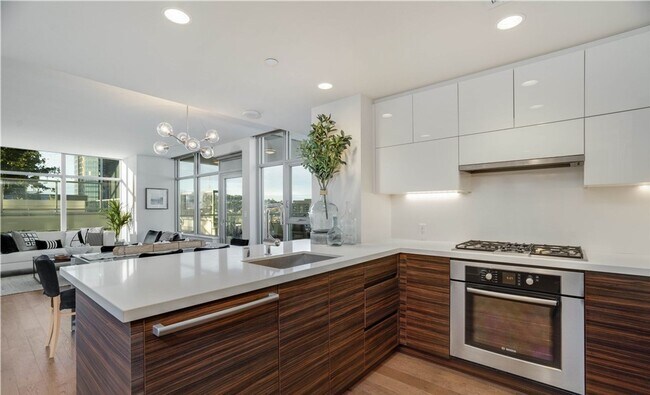 Building Photo - Insignia Condominiums ~ Belltown