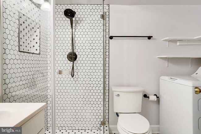 Building Photo - 2822 S Buchanan St