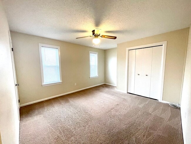 Building Photo - Large House with A/C, deck, updated kitchen, laundry, pet friendly September 1st