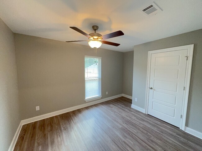 Building Photo - 263 Chartleigh Cir