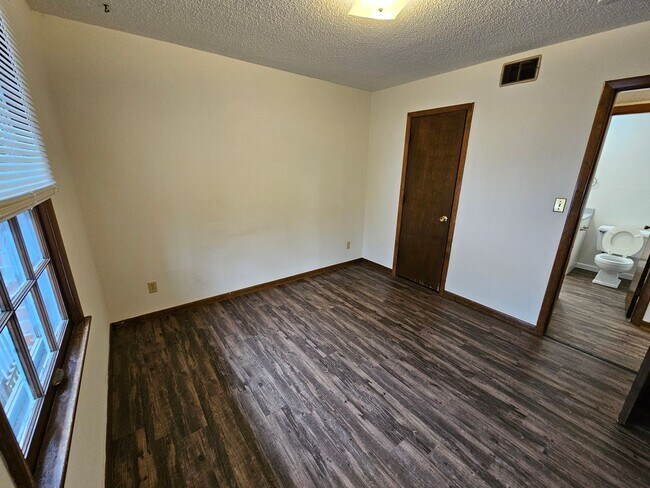 Building Photo - 1BR/1BA East Campus - Short Distance to Ca...