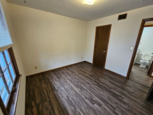 Building Photo - 1BR/1BA East Campus - Short Distance to Campus!!