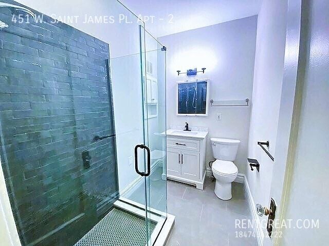 Building Photo - 451 W St James Pl