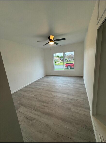 Building Photo - 449 S Pampas Ave
