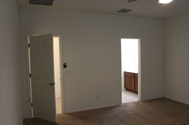 Building Photo - 250 W Kona Dr