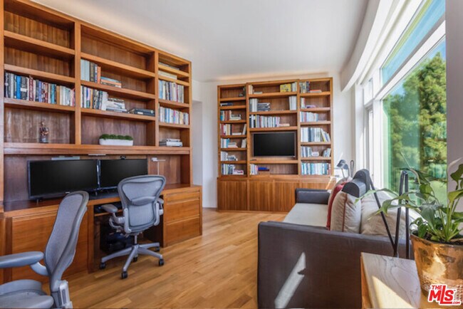 Building Photo - 1 W Century Dr