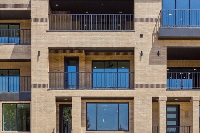 Building Photo - 404 Vista Buena Trl