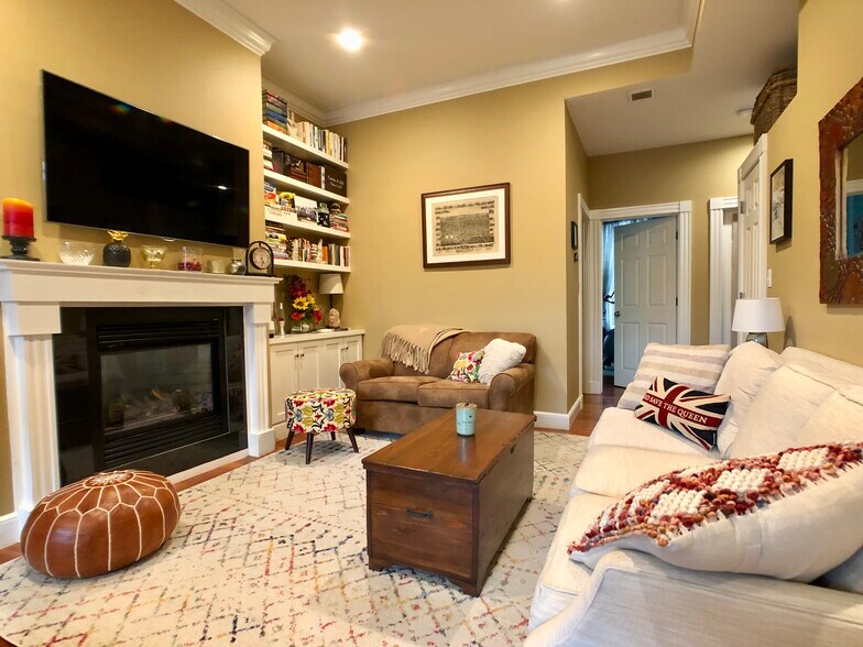 Building Photo - 408 Columbus Ave