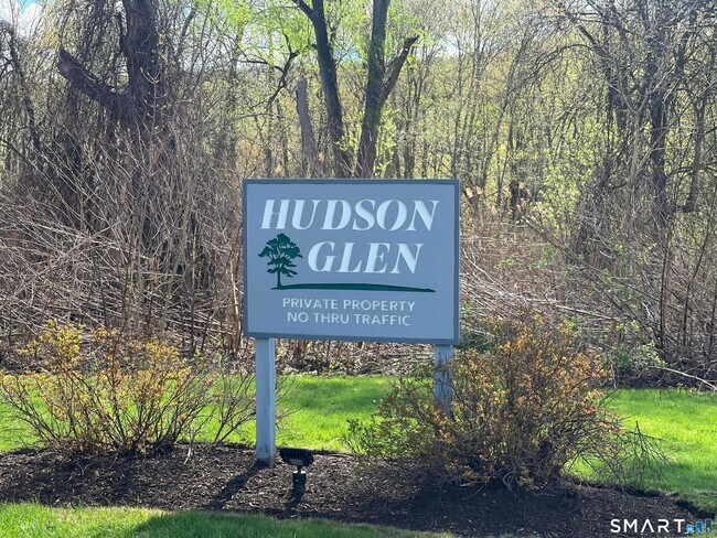 Building Photo - 21 Hudson Glen St