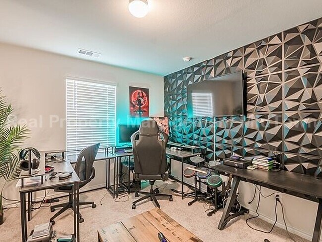 Building Photo - Charming spacious 2-story with a 2-car gar...