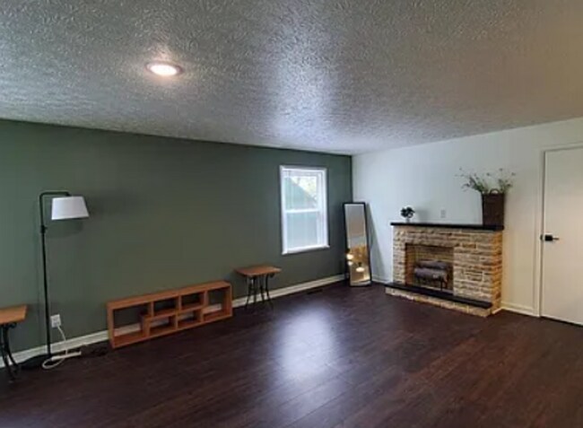 Building Photo - Cute 2 bedroom in South East Springfield