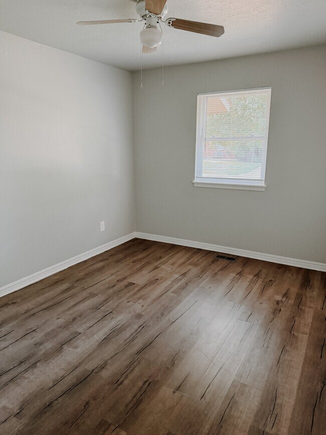 Building Photo - 6336 N Hammond Ave