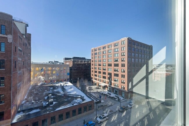 Building Photo - 700 N Washington Ave