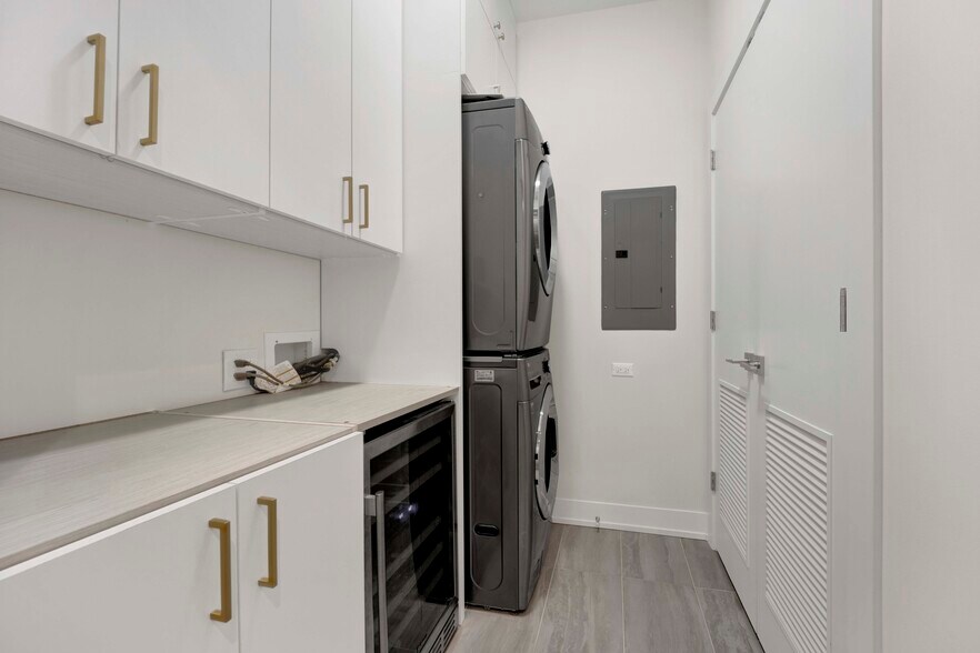 Building Photo - 4024 N Lincoln Ave