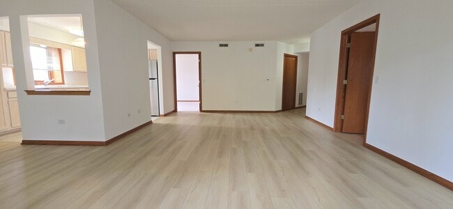 Building Photo - 6430 W Berteau Ave