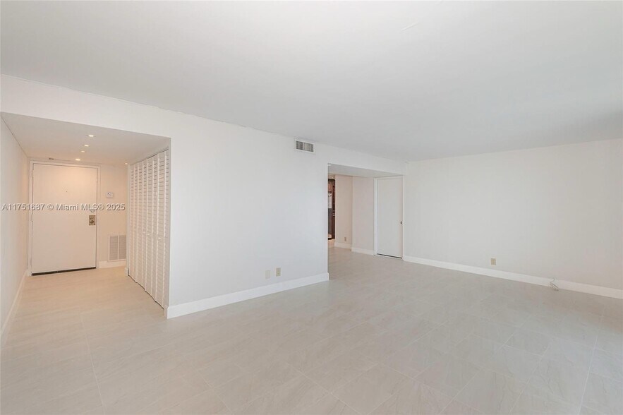 Building Photo - 18181 NE 31st Ct