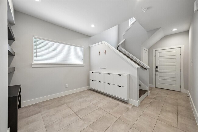 Building Photo - 2310 Langston St
