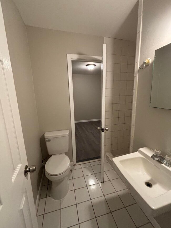 Building Photo - 2458 Leslie Cir