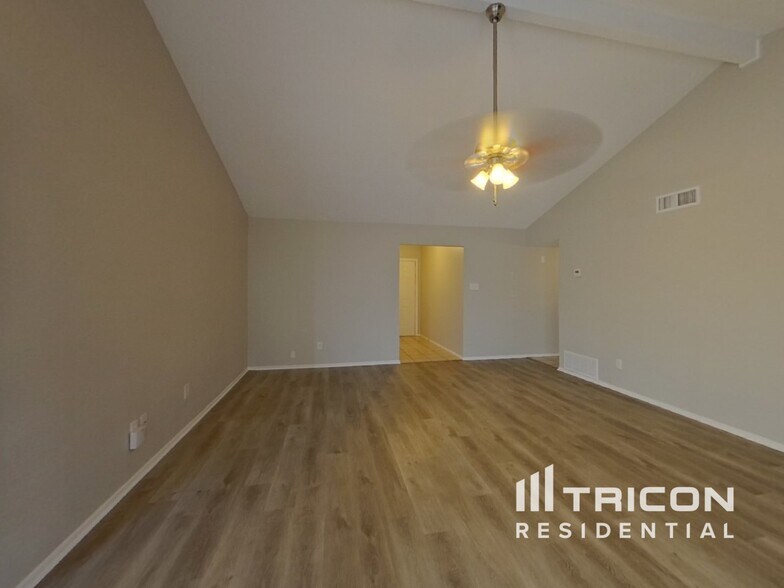 Building Photo - 3515 Solano Ct