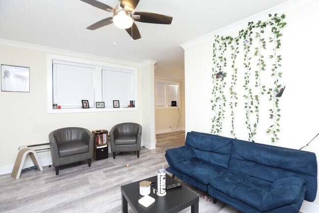 Building Photo - 3839 N Greenview Ave