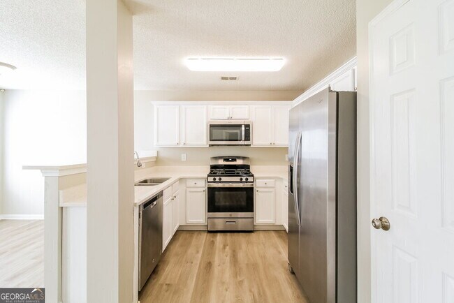 Building Photo - 10 Chandler Cir