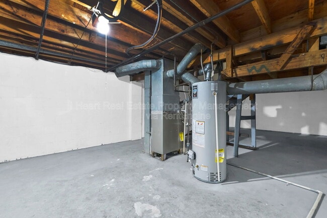 Building Photo - 880 N Meadows Ct