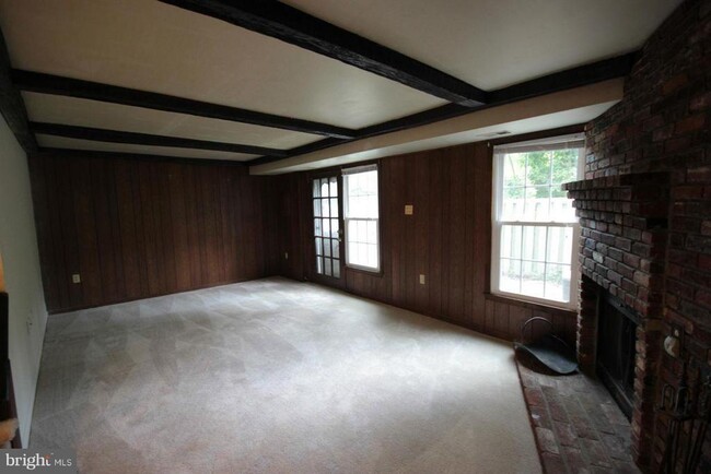 Building Photo - 7901 Central Park Cir