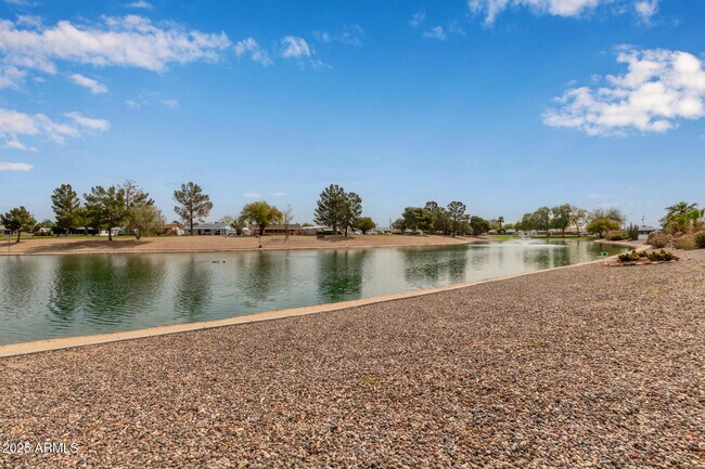 Building Photo - 11441 W Lakeshore Dr