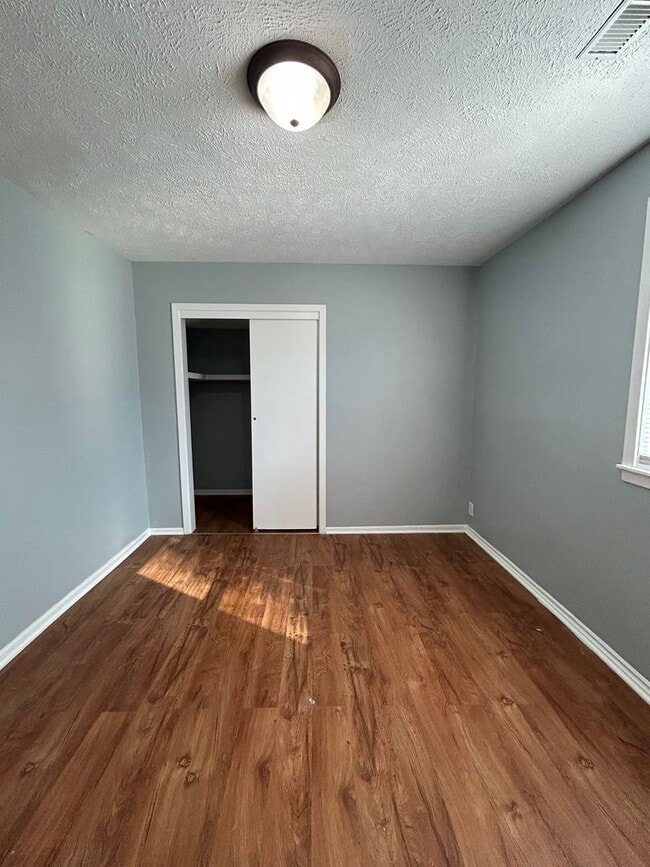 Building Photo - Private Entry, Cozy Comfort – 1 Bedroom, 1 Bathroom Home-Style Apartment