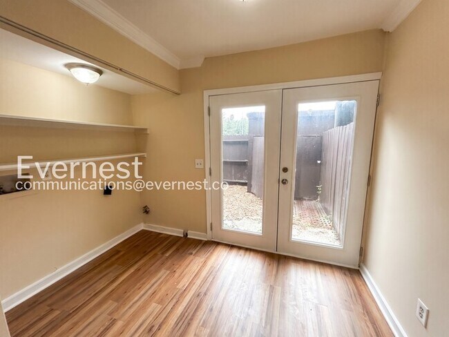 Building Photo - 9 Sycamore Ct