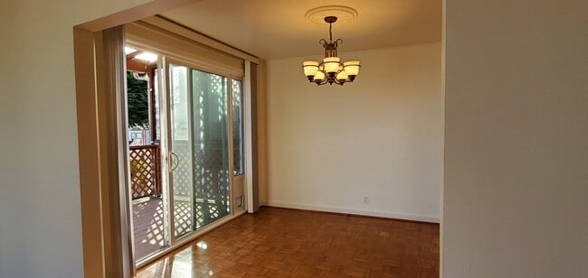 Building Photo - Beautifully Renovated Vintage  2 bedroom 2 bath single-family Home, with Bonus rooms  and Great V...