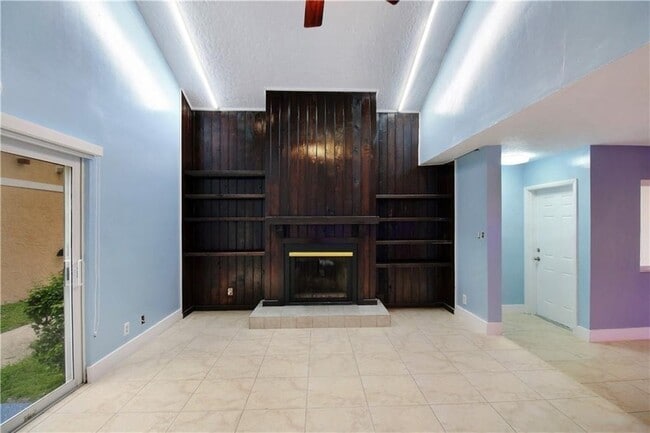 Building Photo - 4087 Coral Springs Dr