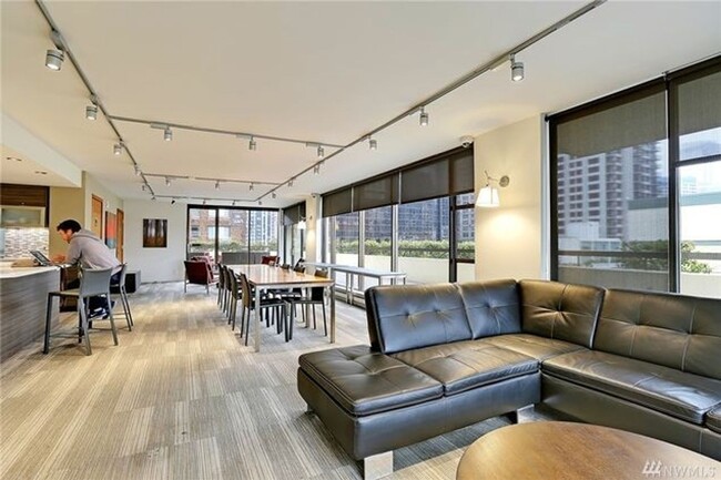 Building Photo - Brand new renovated 1 bedroom, 1 bath cond...