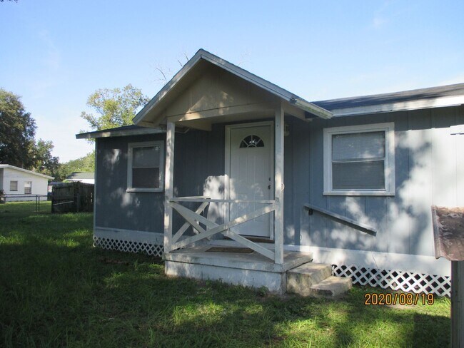 Building Photo - Adorable Renovated Home in Oceanway!