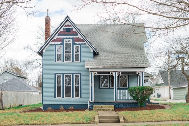 Building Photo - 3 bed 1.5 bath Downtown Valparaiso Home