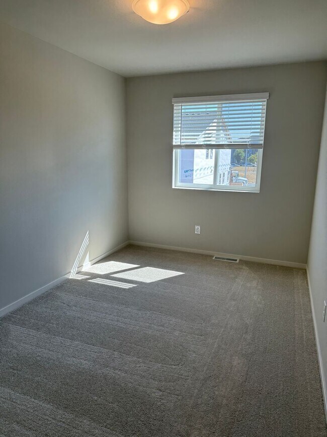 Building Photo - 888 Eaden St