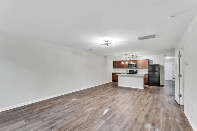 Building Photo - Stylish 3BR, 2.5BA Townhome with Loft and ...