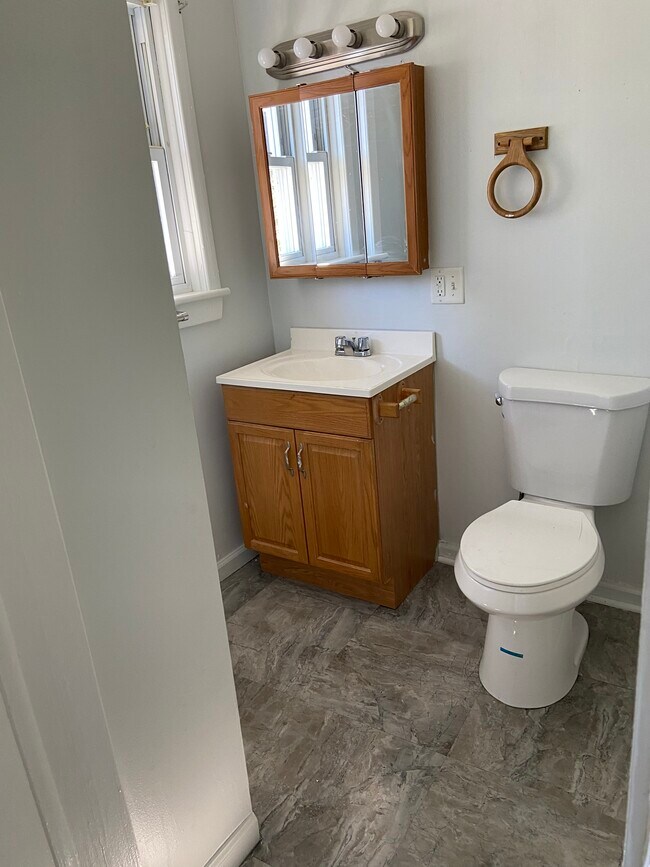 Building Photo - 1300 6th Ave