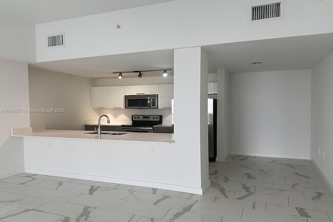 Primary Photo - 101 E Camino Real