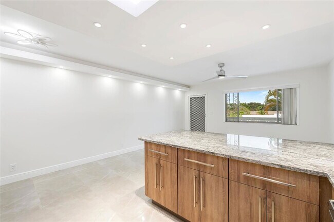 Building Photo - 2170 NE 51st Ct