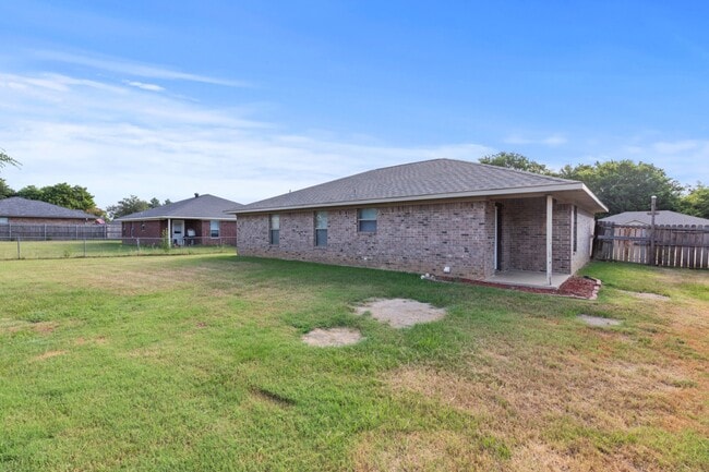 Building Photo - 213 Shelley Ln