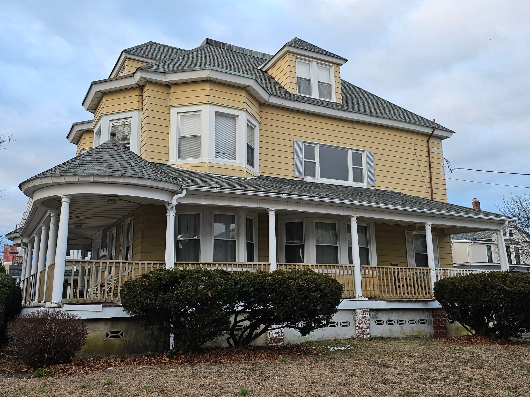 Building Photo - 401 Sewall Ave